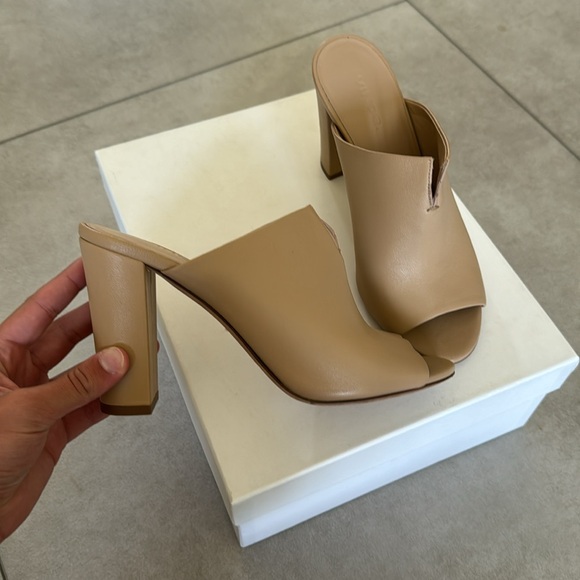 Tan leather heels - Picture 2 of 4